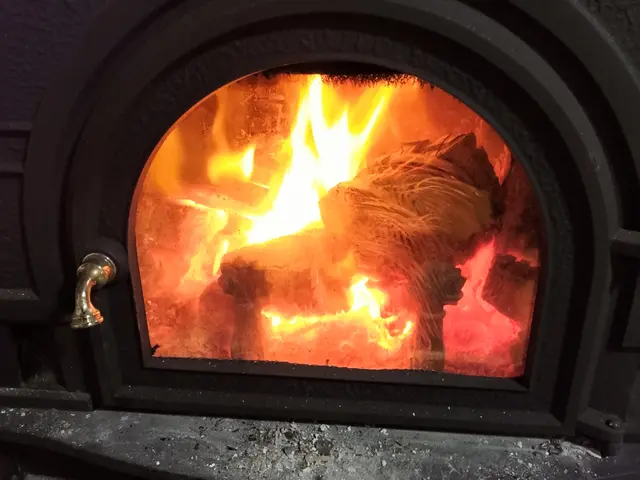 薪ストーブの煙突掃除は当社は室内からの煙突掃除をいたします。県外ご相談ください。サービスの画像