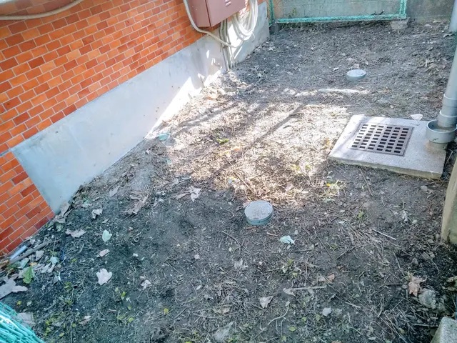 庭、畑、宅地、住宅などの草刈りなどいたします。ゴミ回収も致します。サービスの画像