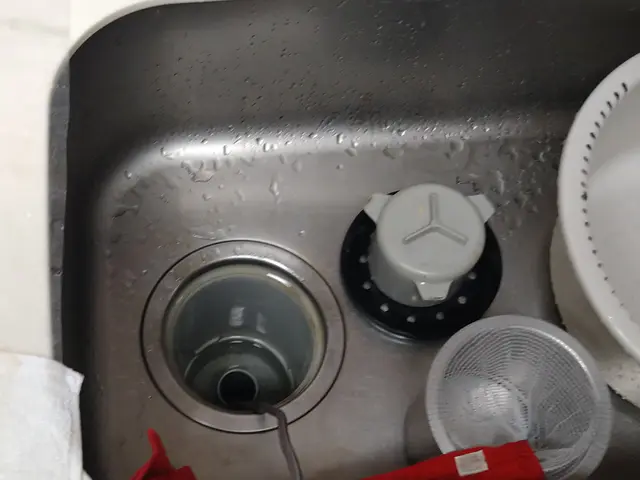 保険で安心！エンジン式高圧洗浄機による配水管洗浄サービスの画像