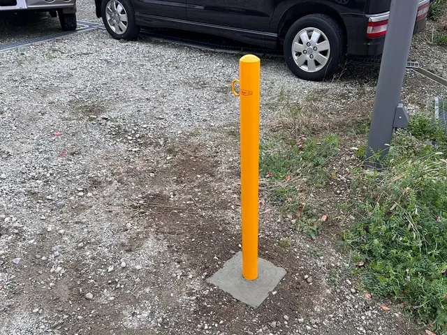 駐車場ポールの設置お任せください！業界歴30年の経験豊富な職人がお伺いします！サービスの画像