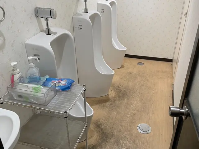 ★丁寧なサービス★一度、スッキリ綺麗にしませんか？☆大手企業出身☆ワックス込み☆サービスの画像