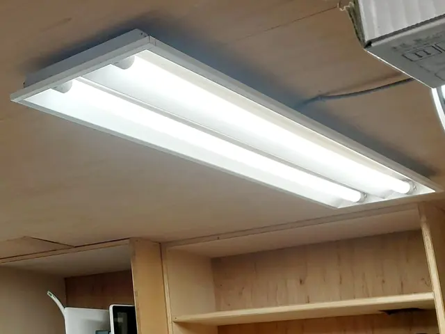 【LED照明器具に交換→明るく省エネ】会社の天井照明★キッチン・洗面台・浴室照明サービスの画像