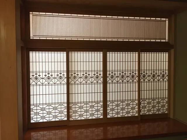 【創業123年・自社施工】ワーロン・アルミ製障子も丁寧に張替え致します。サービスの画像