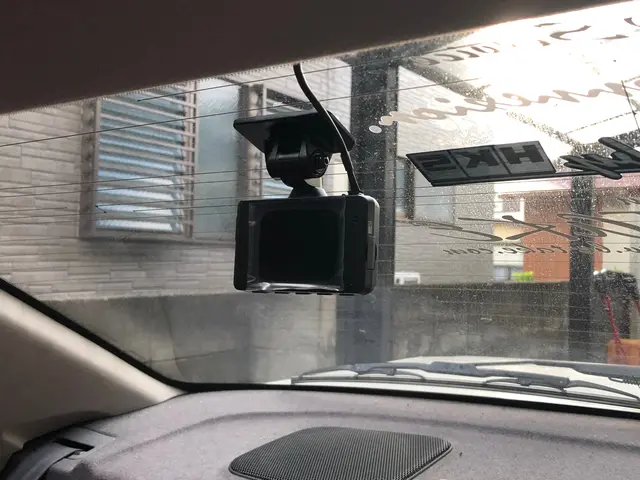 ドライブレコーダーの取付お任せ下さい！前後モデルや360℃モデルも可能です！サービスの画像