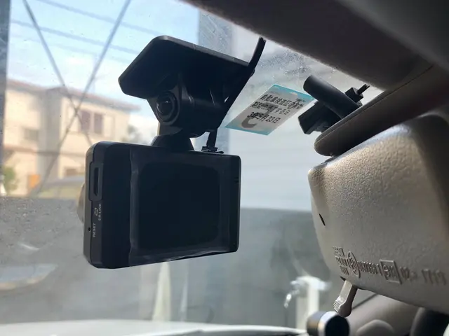 ドライブレコーダーの取付お任せ下さい！前後モデルや360℃モデルも可能です！サービスの画像