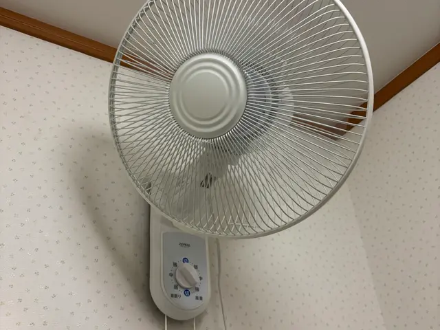 【壁掛け扇風機取付】お任せください！第一種電気工事士が対応しますサービスの画像
