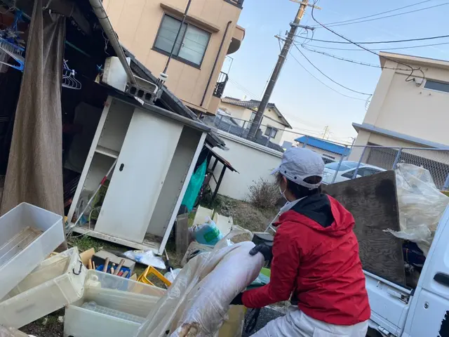 【不用品回収】2トントラックパック　3名～4名で対応いたします！サービスの画像