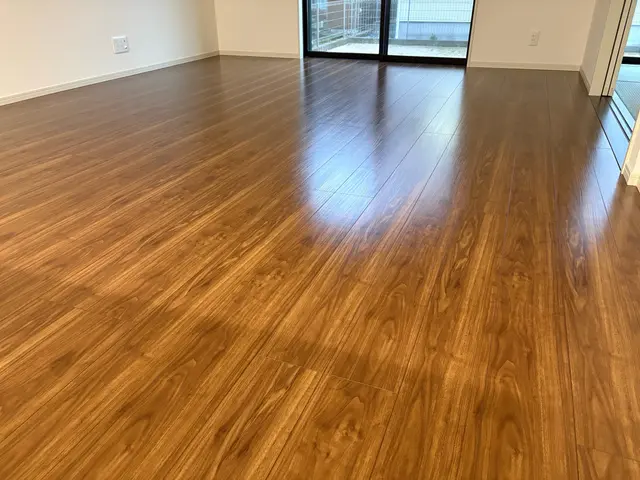 月20件施工・大手仕込みの技術で、長持ちする美しい床を実現しますサービスの画像