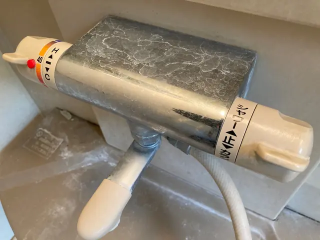 専用の機械での鏡の水垢除去無料！大手での経験を活かし浴室全体をキレイにします♪サービスの画像