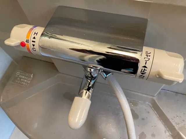 専用の機械での鏡の水垢除去無料！大手での経験を活かし浴室全体をキレイにします♪サービスの画像