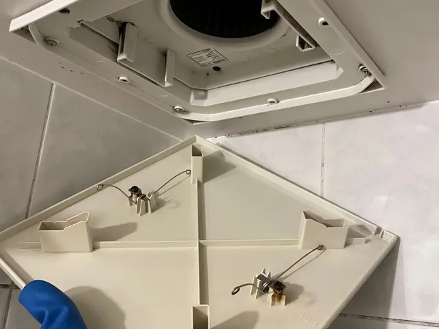 専用の機械での鏡の水垢除去無料！大手での経験を活かし浴室全体をキレイにします♪サービスの画像