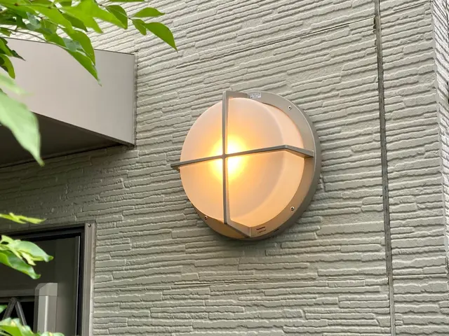 福岡市【門灯・玄関灯の交換】プロの電気工事士が直接施工で安心！サービスの画像
