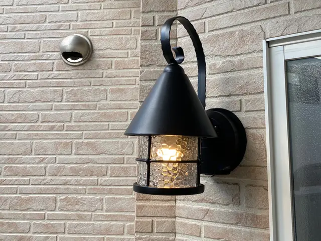福岡市【門灯・玄関灯の交換】プロの電気工事士が直接施工で安心！サービスの画像