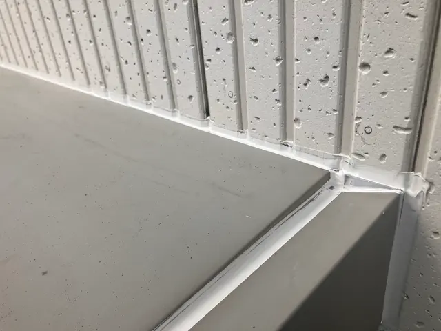 【業歴10年の実績】お風呂場、洗面台、キッチン廻り、その他のコーキング打ち替えサービスの画像