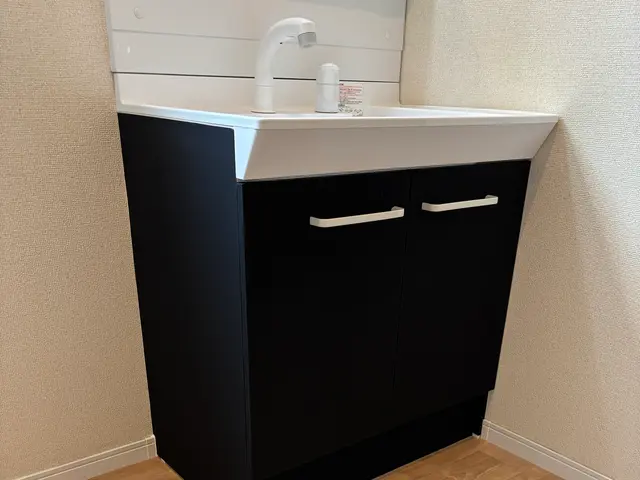 キッチンカウンターや洗面台の扉等、シートを張り替えてリフレッシュしませんかサービスの画像