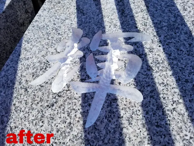 埼玉・千葉【お墓のエステ】石材の内側から汚れを除去、コーティングで保護します。サービスの画像