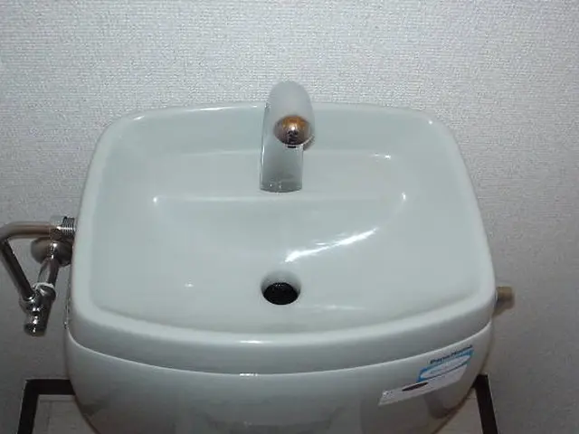トイレクリーニング♪気になる汚れもスッキリ♪スリッパ持参で伺います★サービスの画像