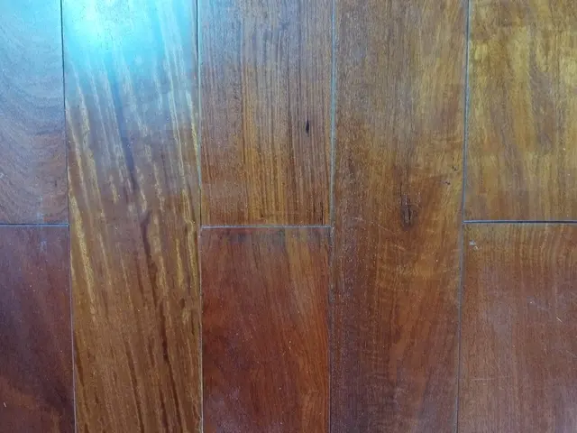 300件以上の実績で確実に美しく！丁寧な職人技術で住まいの床をキレイにします！サービスの画像