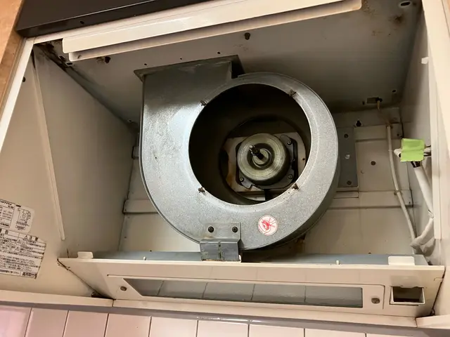 ★面倒なレンジフード油汚れ★【安全に丁寧に施工】PayPay決済OK※駐車P代別サービスの画像