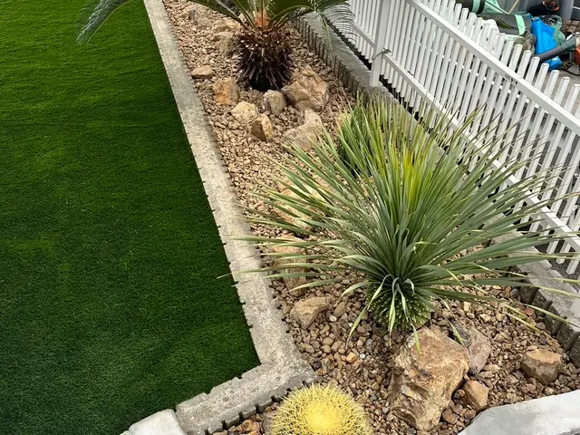 数種類の人工芝から選べます！丁寧で綺麗な施工を心掛けます！まずご相談下さい。サービスの画像