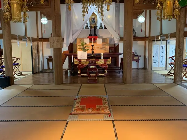 曹洞宗の僧侶です。お寺とお付き合いのない方の法事や葬儀を勤めさせていただきます。サービスの画像