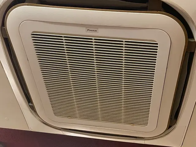 業務用　エアコンクリーニング(天吊，埋め込みタイプ)サービスの画像