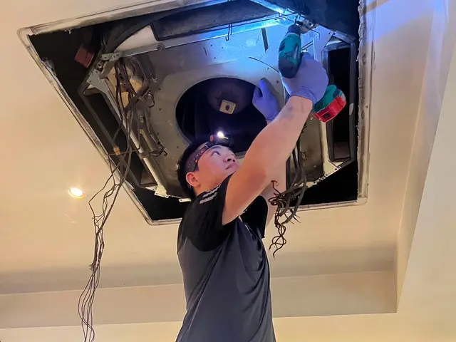 業務用　エアコンクリーニング(天吊，埋め込みタイプ)サービスの画像