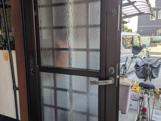 暑さ・防犯・目隠し対策！1枚からプロが貼る窓ガラスフィルム施工サービスの画像