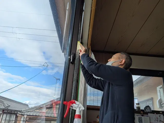 暑さ・防犯・目隠し対策！1枚からプロが貼る窓ガラスフィルム施工サービスの画像