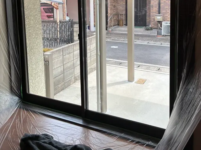 暑さ・防犯・目隠し対策！1枚からプロが貼る窓ガラスフィルム施工サービスの画像