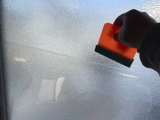 暑さ・防犯・目隠し対策！1枚からプロが貼る窓ガラスフィルム施工サービスの画像