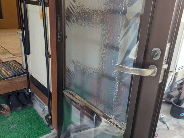 暑さ・防犯・目隠し対策！1枚からプロが貼る窓ガラスフィルム施工サービスの画像