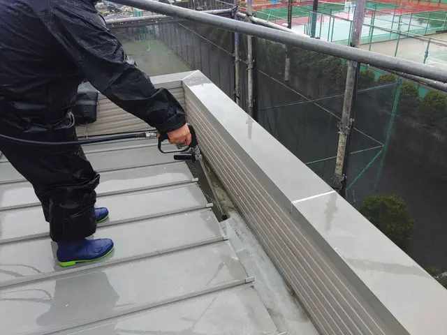 外壁は高圧洗浄だけの対応になります。サービスの画像