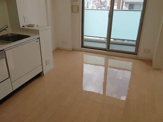 【業歴30年の経験実績！】女性スタッフ同行OK！美装プロのフロアコーティング工事サービスの画像