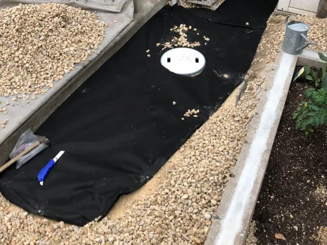 お庭や駐車場に砂利はいかがでしょうか！防草シート同時施工可♪防犯対策にもなりますサービスの画像