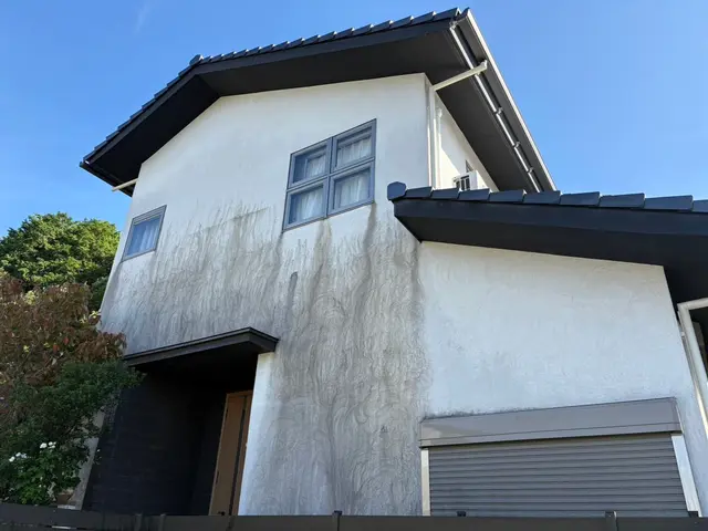 【化学の力で壁をピカピカに】高圧洗浄と薬剤の力であなたの家の外壁の時を戻しますサービスの画像