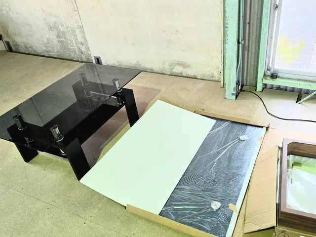 輸入家具の品質管理をしています。プロが丁寧に作業します。福岡・佐賀インボイス対応サービスの画像