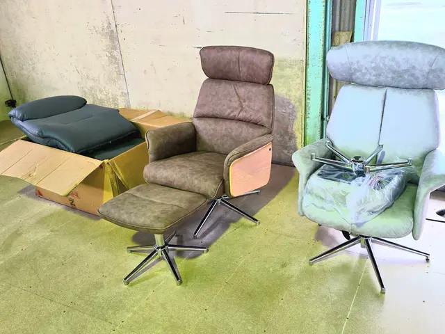 輸入家具の品質管理をしています。プロが丁寧に作業します。福岡・佐賀インボイス対応サービスの画像