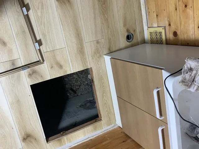 傷んだ一部のフローリング張り替え、押し入れの床の張り替えも可能です。サービスの画像