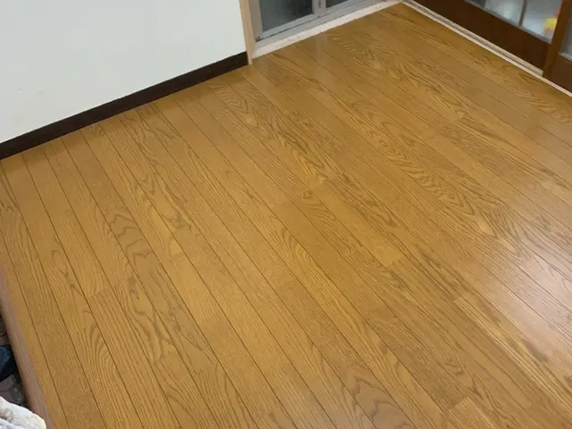 傷んだ一部のフローリング張り替え、押し入れの床の張り替えも可能です。サービスの画像