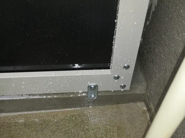 【物置設置】狭い場所も丁寧施工！アンカー固定・基礎対応もおまかせください♪サービスの画像