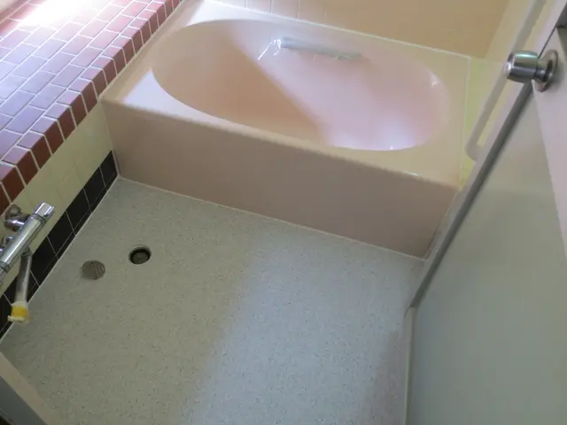 浴室床シート貼り付けサービスの画像