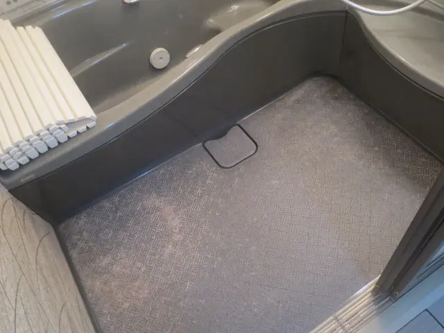 浴室床シート貼り付けサービスの画像