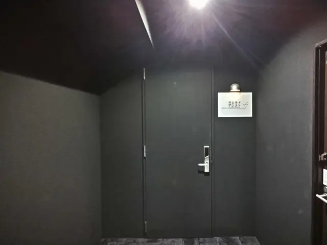 どんなドアでもお任せを!アルミ　木部　鉄分など一部塗れない素材もあります。サービスの画像