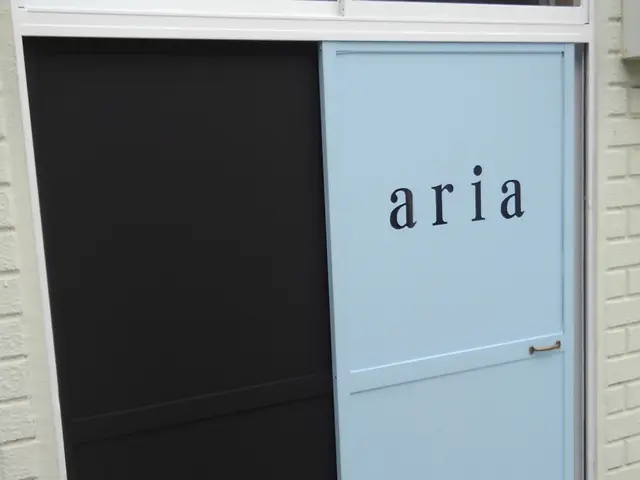 どんなドアでもお任せを!アルミ　木部　鉄分など一部塗れない素材もあります。サービスの画像