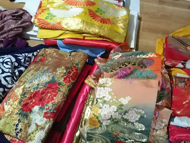 お着物のお片付け、仕分け等、お任せ下さい！サービスの画像