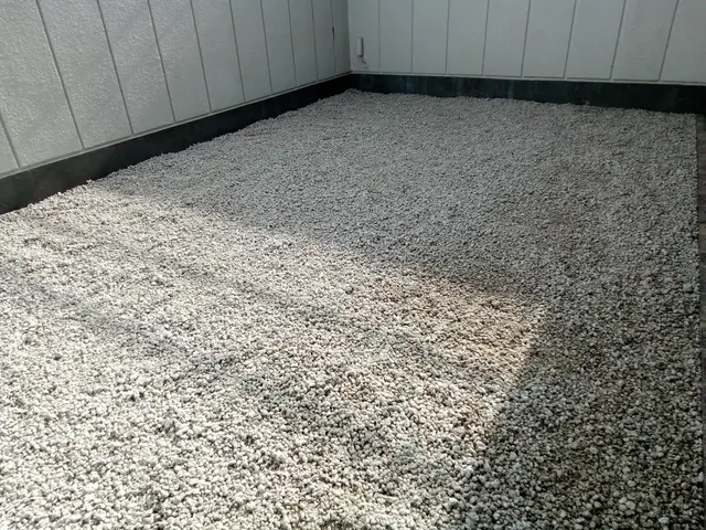 ☆雑草対策　防草シート～砂利敷き　お任せください！　損害保険加入済みで安心◎サービスの画像