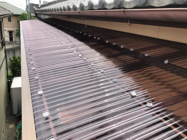【テラス・カーポート屋根】波板・ポリカ板張り替え工事！部分補修も安価で対応可能！サービスの画像