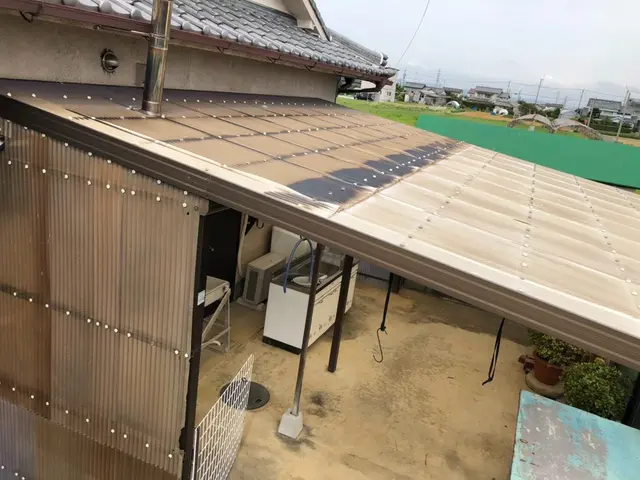 【テラス・カーポート屋根】波板・ポリカ板張り替え工事！部分補修も安価で対応可能！サービスの画像