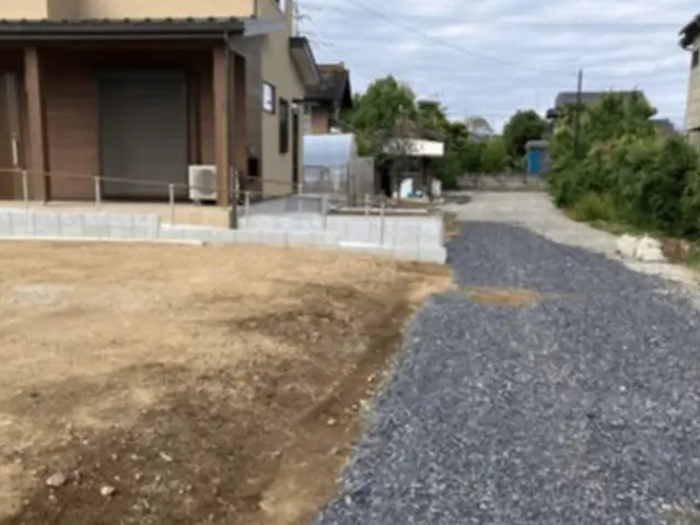 冬場の施工がオススメ！砂利敷きも施工可←更に防草効果◎サービスの画像